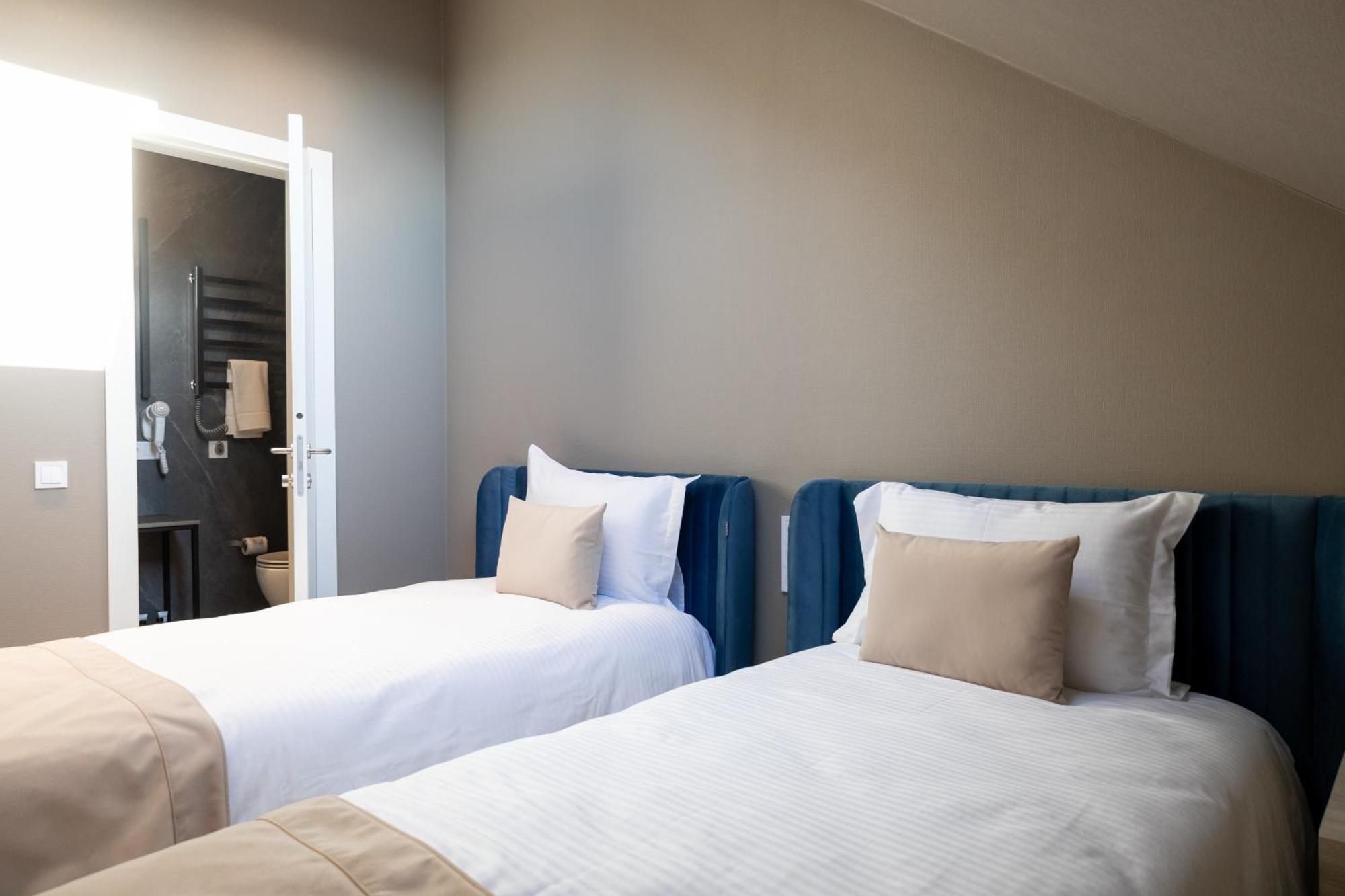 R.Hotel تشيرنيفتسي المظهر الخارجي الصورة