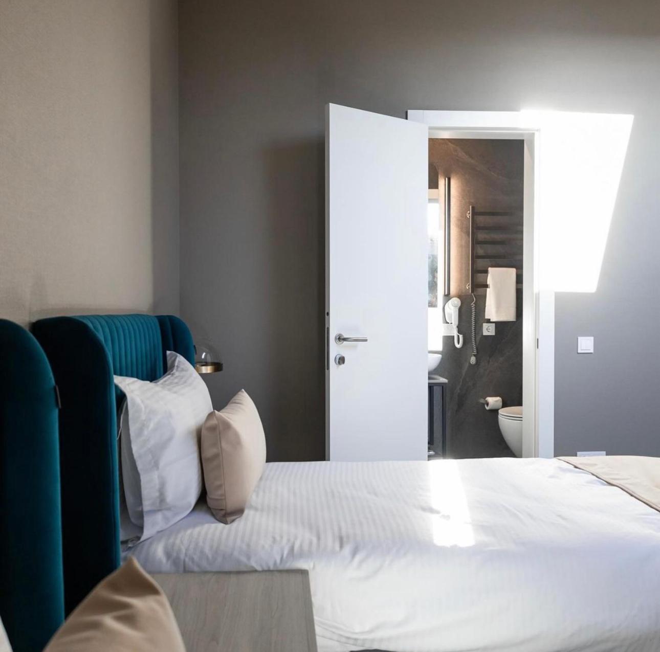 R.Hotel تشيرنيفتسي المظهر الخارجي الصورة